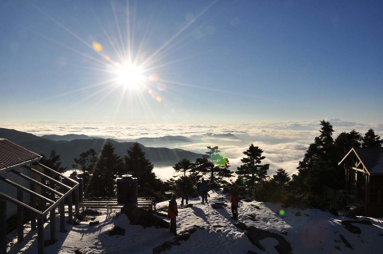星空下的野外电影视觉盛宴