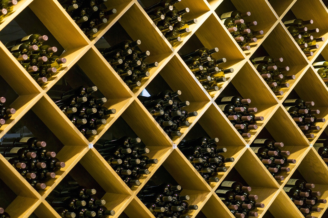 超越传统，探索极致品酒体验，高端酒窖设计新潮流