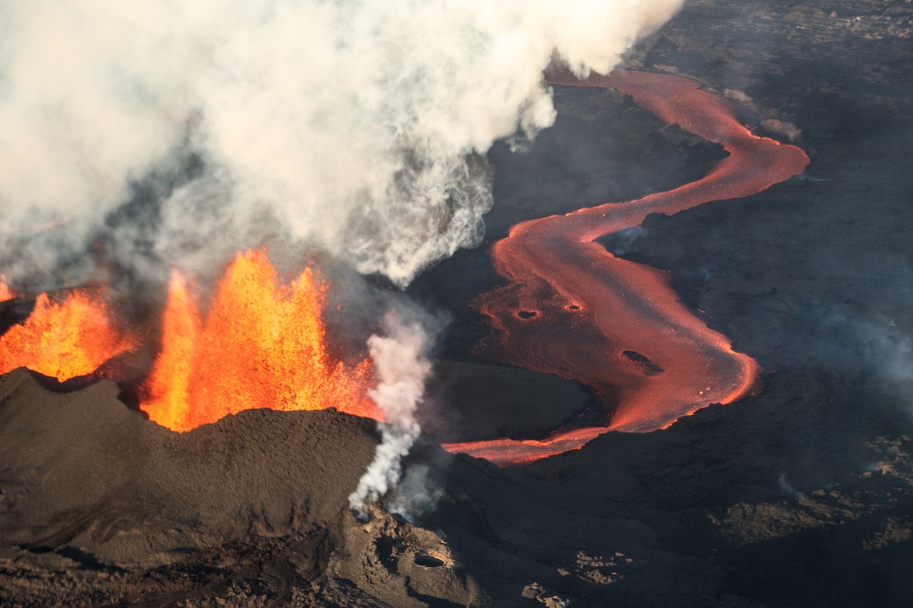 全球火山喷发最新动态与影响分析，活动状况全面观察